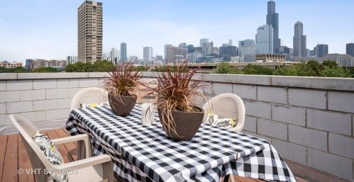 839 Miller St, Chicago IL 60607-4298 exterior