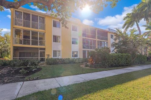 900 8th Ave, Naples FL 34102-0081 exterior