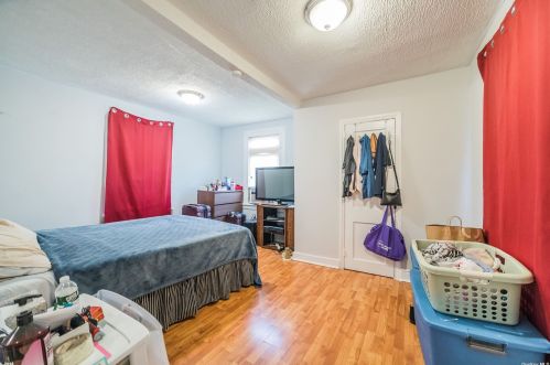 4028 Barnes Ave, Bronx NY 10466-4310 exterior