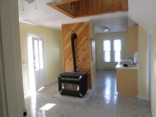 32 Burncoat St, Worcester MA 01605-1814 exterior