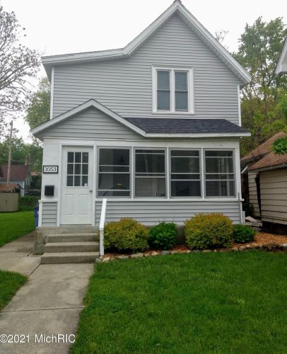 1053 Jackson St, Grand Rapids MI 49504-5481 exterior