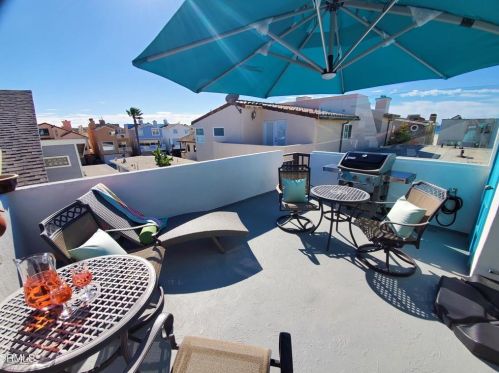 3713 Sunset Ln, Oxnard CA  93035-4133 exterior