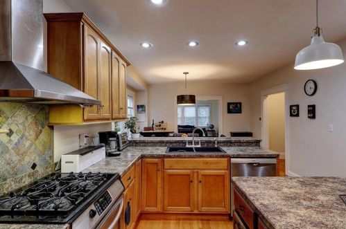 101 Whitford Ave, Providence RI  02908-3437 exterior