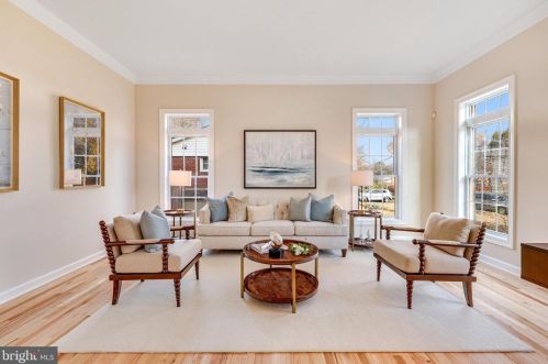 1102 Carper St, Mc Lean VA  22101-2108 exterior