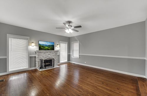 7705 Bennett Ave, Chicago IL  60649-4605 exterior