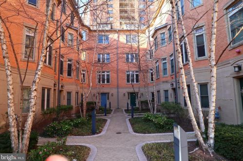 2221 12th Ct, Arlington, VA 22201-4960