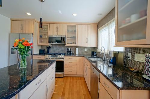 9355 Thrush Ln, Milwaukee WI 53217-1375 exterior