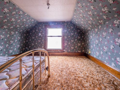 320 Elizabeth St, Sylvan Beach MI 49461-1311 exterior