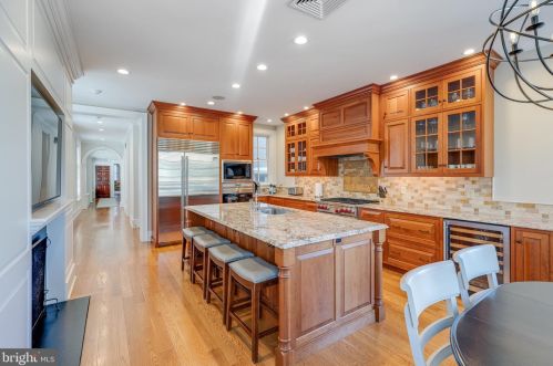 2101 Delancey St, Philadelphia PA 19103-6408 exterior