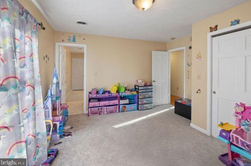 381 Thornhill Dr, Hanover PA  17331-7976 exterior