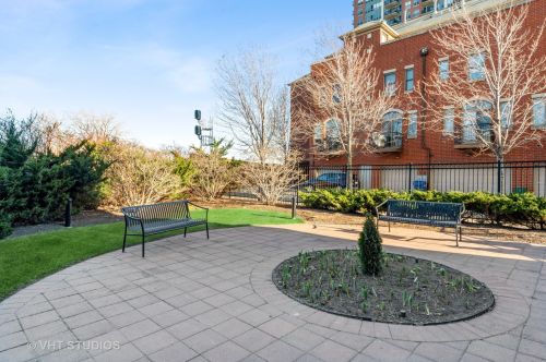 1629 Prairie Ave, Chicago IL 60616-4403 exterior