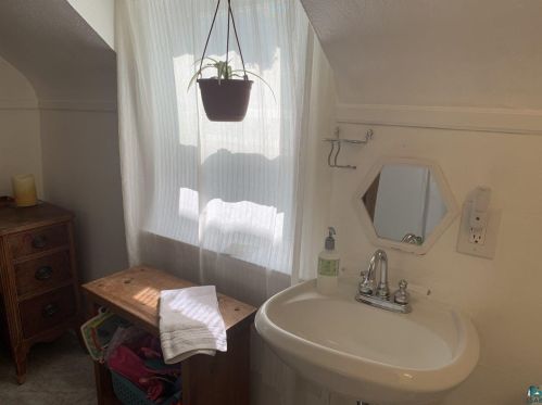 31 8 St, Duluth MN 55805-1344 exterior