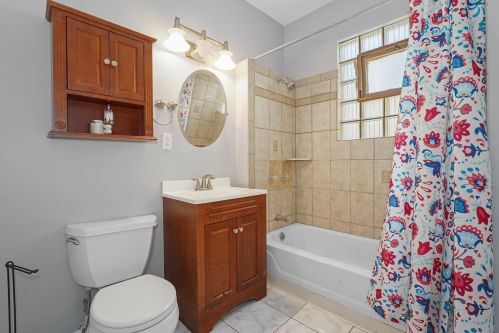 5638 Tripp Ave, Chicago IL 60629-4844 exterior