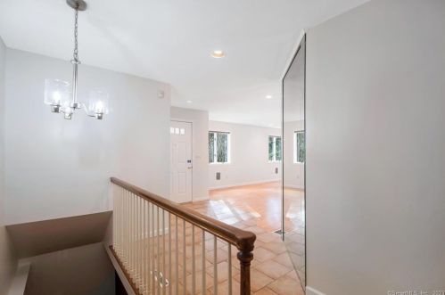 8 The Laurels, Enfield CT 06082-2349 exterior