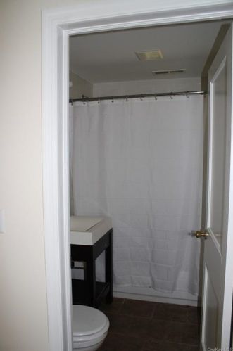 11 Schoolhouse Ln, Poughkeepsie NY  12603-4907 exterior