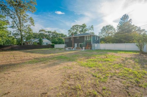 1295 Ocean Ave, Bohemia NY 11716-1914 exterior