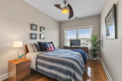 27 Pt Bch Dr, Milford CT 06460-7642 exterior