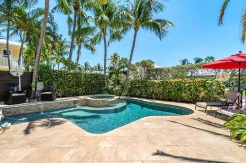 27 Hersey Dr, Boynton Beach FL 33435-7017 exterior