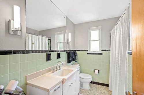 1236 Pinewood Dr, Pittsburgh PA 15243-1812 exterior