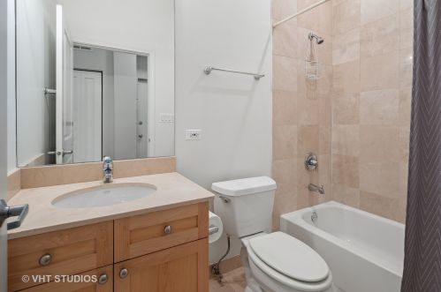 1671 Claremont Ave, Chicago IL 60647-5669 exterior