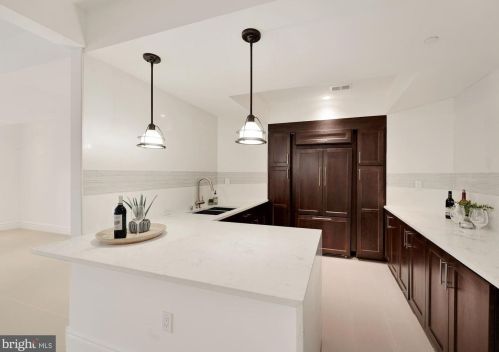 9318 Cranford Dr, Rockville MD 20854-2231 exterior