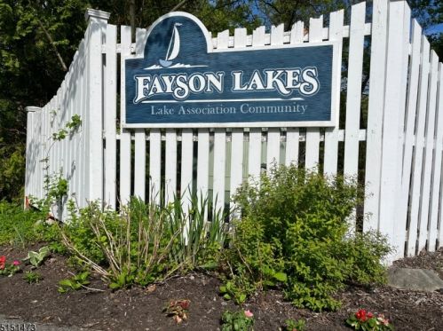 7 Oakwood Trl, Kinnelon NJ 07405-3116 exterior