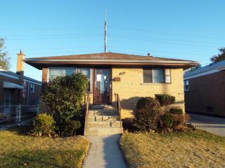 3802 75th Pl, Chicago, IL 60652-1304