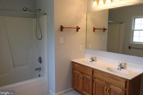 3 Charlestown Ct, Littlestown PA 17340-1553 exterior