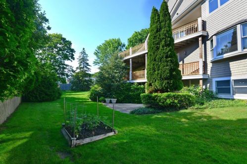 151 Allston Ave, Middletown RI 02842-5803 exterior