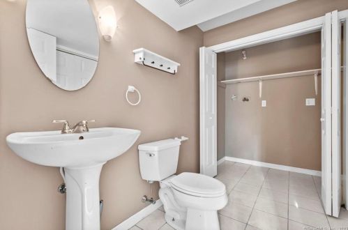 306 Silver Hl Rd, Derby CT 06418-1139 exterior