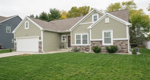 2626 Avalon Woods Dr, Kalamazoo MI 49024-7733 exterior