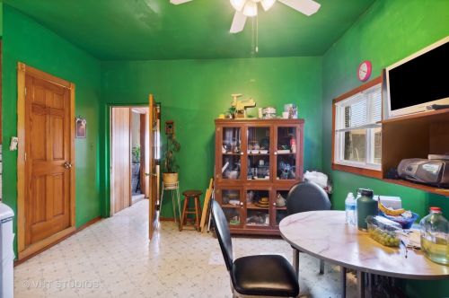 2449 Diversey Ave, Chicago IL 60647-1940 exterior