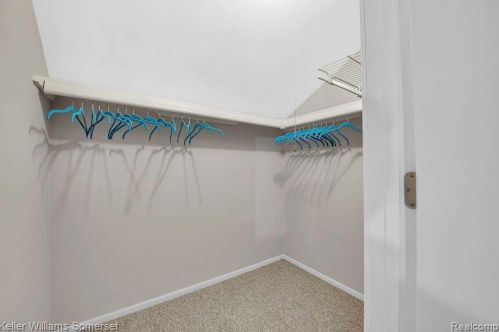 737 Kirts Blvd, Troy MI 48084-4863 exterior