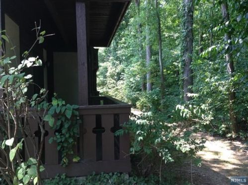 612 Mark Twain Way, Mahwah NJ  07430-3476 exterior