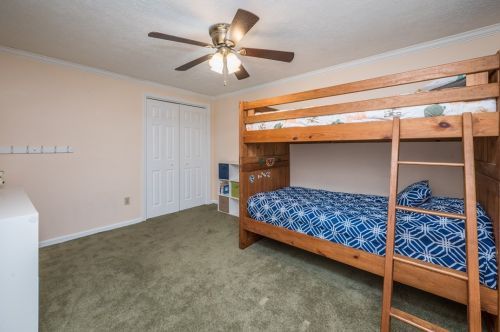 564 Sunset Dr, Pittsburgh PA  15228-2550 exterior