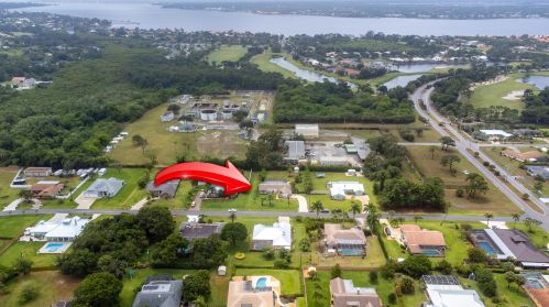 1738 Dominic Ave, Fort Pierce FL 34952-5815 exterior