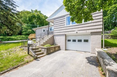 30 Locust Ave, Worcester MA  01604-6020 exterior