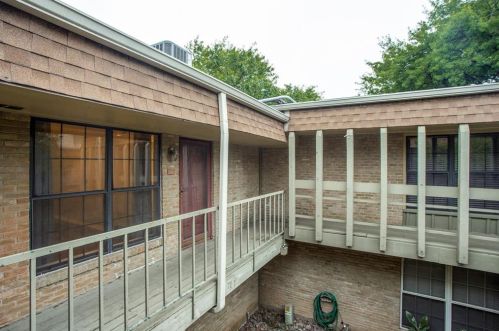 5916 Birchbrook Dr, Dallas TX  75206-4559 exterior