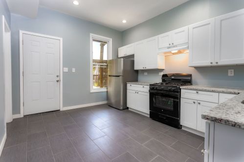 5835 Wabash Ave, Chicago IL 60637-2124 exterior