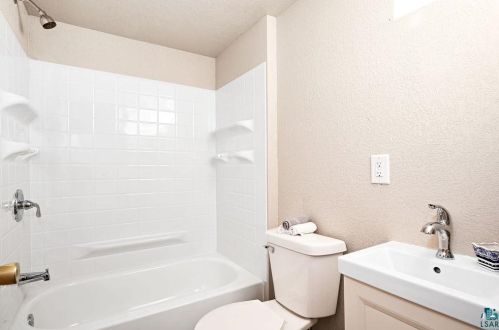 4825 Oakley St, Duluth MN 55804-1235 exterior