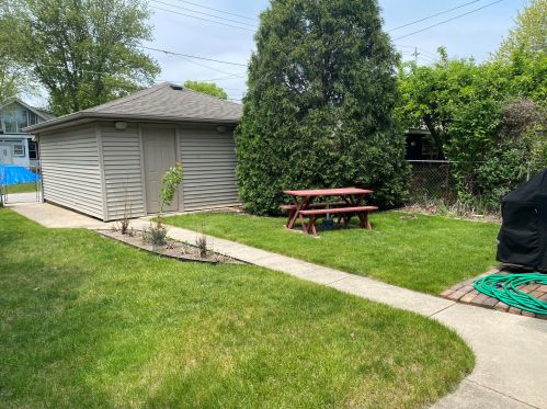 2953 Newhall St, Milwaukee WI 53211-3224 exterior