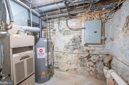 2524 Alder St, Philadelphia PA 19133-1628 exterior