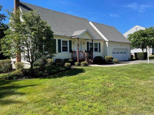 883 Church St, Wallingford, CT 06492-2075