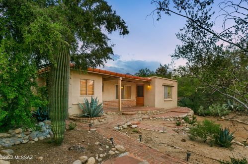 6882 Casas Adobes Dr, Tucson AZ 85704-6126 exterior