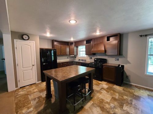 11162 Newcosta Ave, Big Rapids, MI 49307-9805