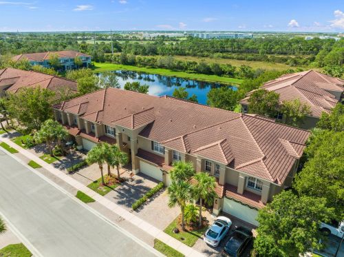 2886 Cedar Dunes Dr, Fort Pierce FL  34953-4572 exterior