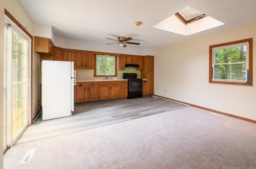 38 Belvedere Rd, North Haven CT 06473-3911 exterior