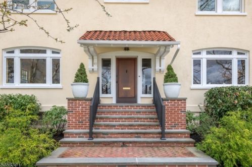 43 Afterglow Ave, Verona, NJ 07044-5122