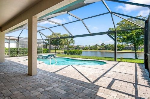 16226 Camden Lakes Cir, Naples FL 34110-2883 exterior