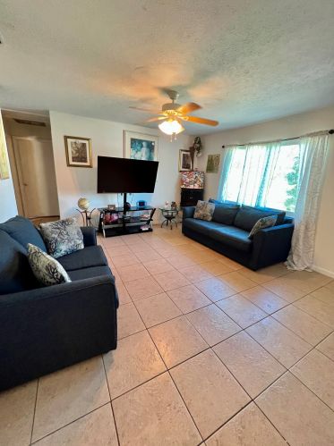 982 California Blvd, Fort Pierce FL  34953-1813 exterior